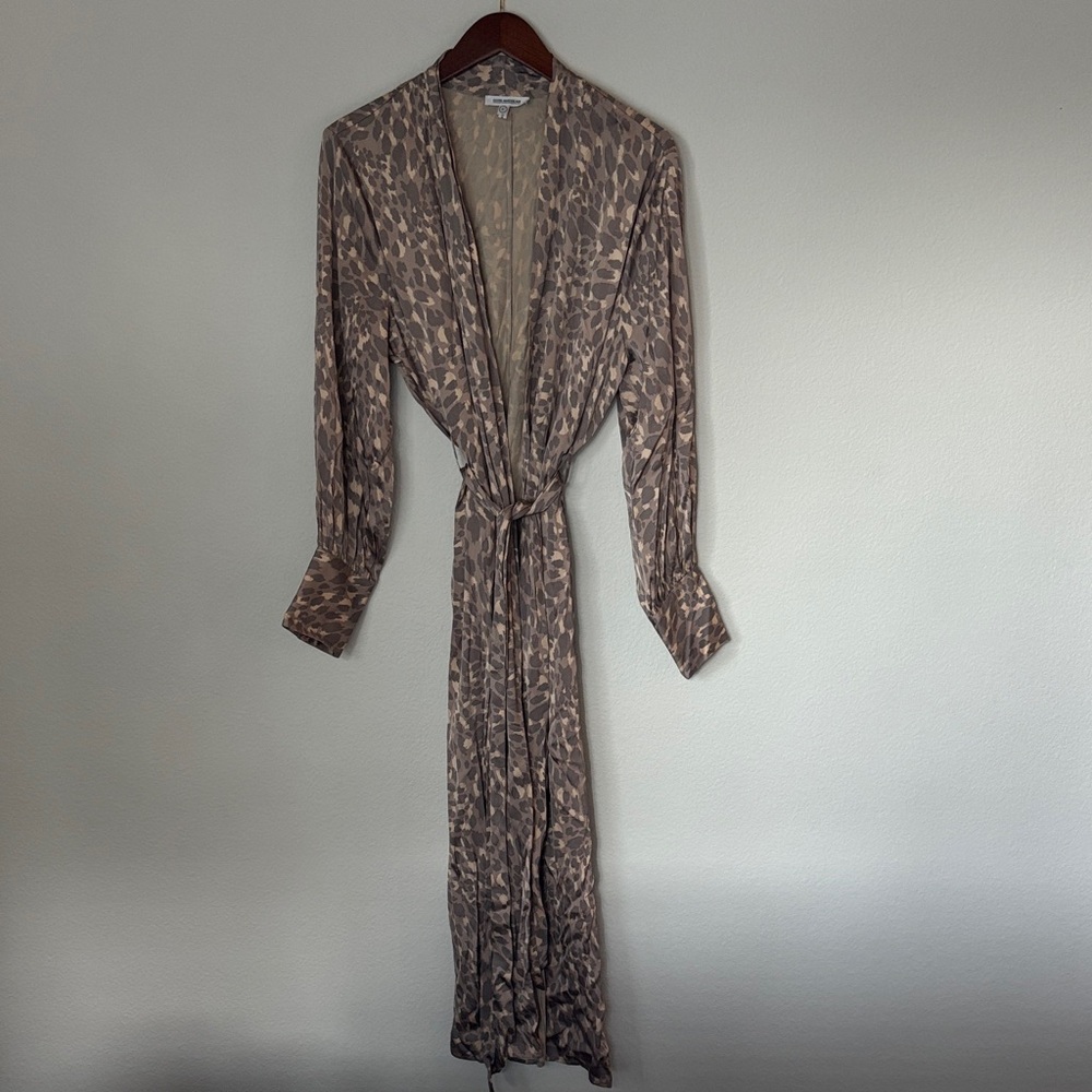 Good American Beige and Gray Leopard Robe